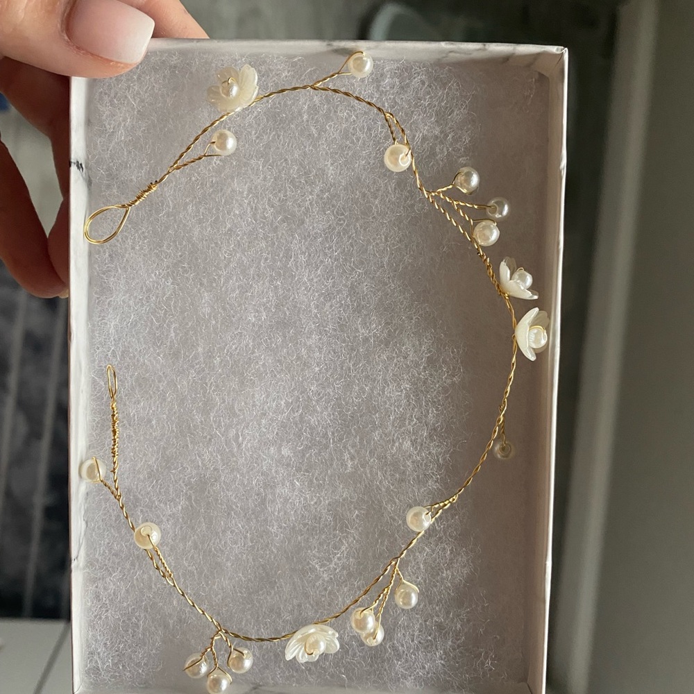 White hair piece